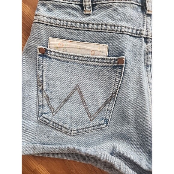 Wrangler x Billabong Shorts Womens 25 Showdown Floral Patchwork Denim Cut Offs - Picture 8 of 10